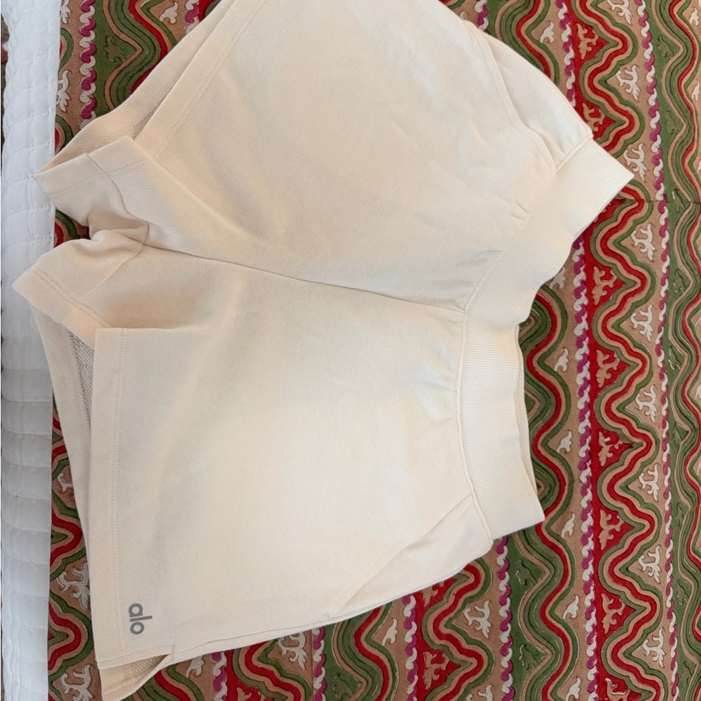 ALO Yoga Women's Off-White Athletic Shorts - Picture 2 of 4